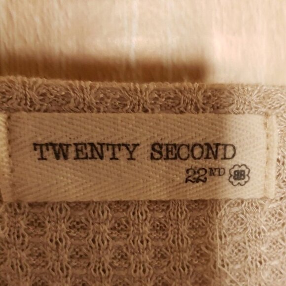 Twenty Second Womens Cream Green Distressed Thermal Tunic Top Large - Picture 4 of 5